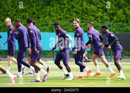 Les Anglais Marc Guehi et Jack Grealish lors d'une séance d'entraînement à Tottenham Hotspur Training session, Londres. Date de la photo : jeudi 6 juin 2024. Banque D'Images