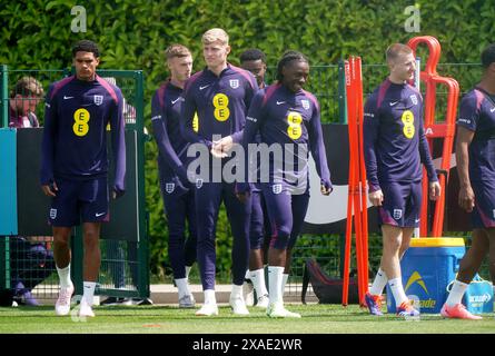 Les Anglais Jarrell Quansah, Jarrad Branthwaite, Ebereche Eze et Adam Wharton lors d'une séance d'entraînement à Tottenham Hotspur Training session, Londres. Date de la photo : jeudi 6 juin 2024. Banque D'Images