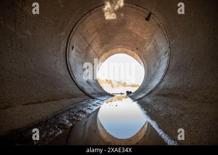 Vue intérieure du tuyau en béton Banque D'Images