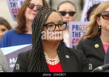 Washington, DC, États-Unis. 04 juin 2024. Repérage américain Nikema Williams (d-GA) Regarde une conférence de presse en faveur de la loi sur le droit à la contraception. Banque D'Images