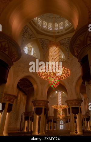 Vue intérieure de la Grande Mosquée Sheikh Zayed à Abu Dhabi, Émirats arabes Unis Banque D'Images