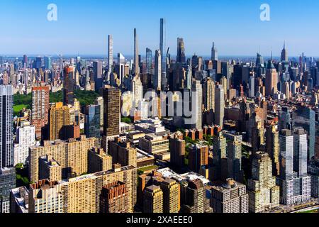 Vue aérienne des célèbres gratte-ciel de Manhattan : One Vanderbilt, 432 Park Avenue, 111 West 57th, 53W53, New York, ÉTATS-UNIS. Banque D'Images
