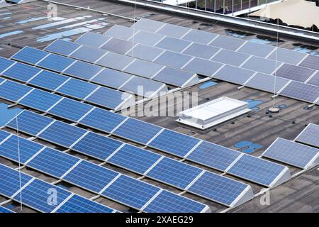 Pays-Bas Amsterdam. Capteurs solaires sur le toit de la RAI. Photo : ANP / Hollandse Hoogte / Kim van Dam pays-bas Out - belgique Out Banque D'Images