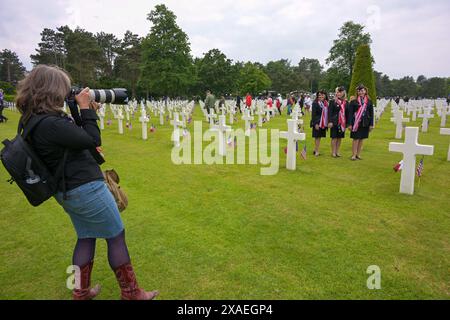 Colleville sur mer, France. 06 juin 2024. Illustration des tombes du cimetière et Mémorial américain de Normandie après la cérémonie américaine marquant le 80e anniversaire du débarquement allié du jour J de la seconde Guerre mondiale en Normandie, à Colleville-sur-mer, France, le 6 juin 2024. Photo de Ammar Abd Rabbo/ABACAPRESS. COM Credit : Abaca Press/Alamy Live News Banque D'Images
