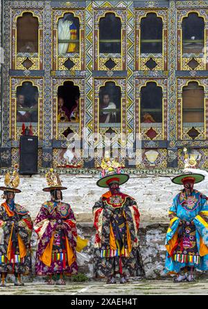 Danse des chapeaux pendant le festival Ura Yakchoe, Bumthang, Ura, Bhoutan Banque D'Images