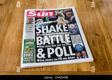 5 juin 2024. La première page dans The Sun est Shake Battle & Poll après que Nigel Farage a jeté un milkshake sur lui à Clacton. Banque D'Images