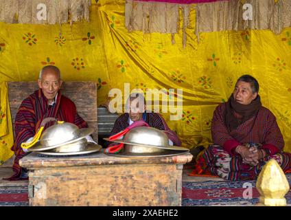 Dirigeants bhoutanais au festival Ura Yakchoe, Bumthang, Ura, Bhoutan Banque D'Images