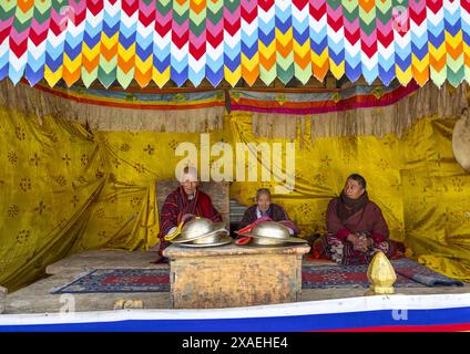 Dirigeants bhoutanais au festival Ura Yakchoe, Bumthang, Ura, Bhoutan Banque D'Images