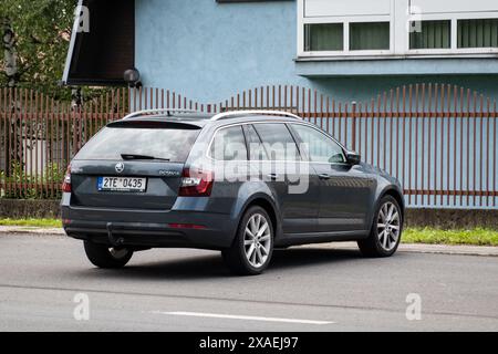 HAVIROV, RÉPUBLIQUE TCHÈQUE - 4 AOÛT 2023 : Skoda Octavia Combi break 3ème génération garé dans la rue Banque D'Images