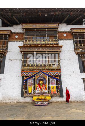 Moine bhoutanais à Tashigang gonpa, Punakha dzongkhag, Punakha, Bhoutan Banque D'Images