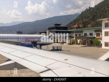 Avions Drukair dans l'aéroport, Wangchang Gewog, Paro, Bhoutan Banque D'Images