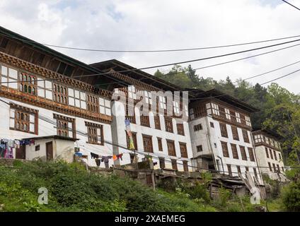 Maisons traditionnelles bhoutanaises, district de Trongsa, Trongsa, Bhoutan Banque D'Images