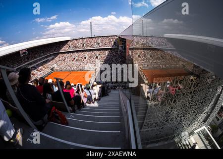 Paris, France. 6 juin 2024. Court Philippe Chatrier lors de l'Open de France de tennis du Grand Chelem 2024 à Roland Garros, Paris, France. Frank Molter/Alamy Live News Banque D'Images