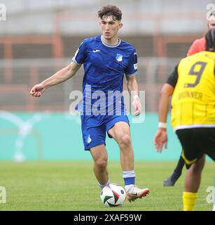 Oberhausen, Deutschland. 30 mai 2024. firo : 30.05.2024, football, football, jeunesse, U19, finale du championnat d'Allemagne a-Youth, saison 2023/2024, A Juniors, Juniors Bundesliga U-19 BVB Borussia Dortmund - U-19 TSG 1899 Hoffenheim 1:3 Florian Micheler action individuelle crédit : dpa/Alamy Live News Banque D'Images