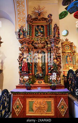 Retable de la Pfarrkirche (église paroissiale) de l'île Maurice dans le village de Zermatt dans les Alpes suisses, canton du Valais - édifice religieux en S Banque D'Images