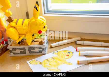 Figure de dessin coloré jaune Pikachu de LEGO PIECES, jouet de construction dans le développement des enfants, Jeux éducatifs, Pokemon Fan culture, Francfort Banque D'Images