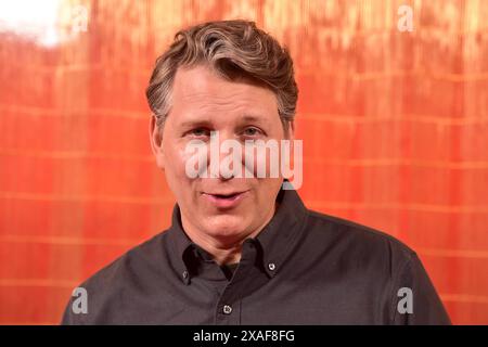 PHOTOCALL LE BIKERIDERS REGISSEUR JEFF NICHOLS ANKUNFT ZUM TAPIS ROUGE PHOTOCALL ANLÄSSLICH DES PROJECTIONS SPÉCIALES VON THE BIKERIDERS IM KINO Delphi à Berlin AM 06.06.2024 *** photocall LE directeur de BIKERIDERS JEFF NICHOLS arrive à la PHOTOCALL TAPIS ROUGE sur le occasion de la PROJECTION SPÉCIALE DES BIKERIDERS au cinéma Delphi à Berlin le 06 06 06 2024 Photopress Mueller Banque D'Images