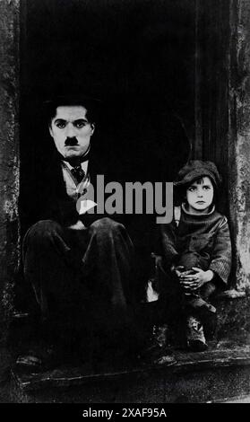 CHARLIE CHAPLIN et JACKIE COOGAN dans THE KID 1921 réalisateur / scénariste CHARLES CHAPLIN Charles Chaplin Productions / First National Productions Banque D'Images