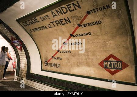 Madrid, Espagne- 8 avril 2023 : Station fantôme Chamberi, le premier métro ouvert qui a ouvert à Madrid Banque D'Images