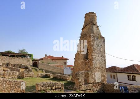 22 septembre 2023 - Kruja en Albanie : ruines de la mosquée Fatih Sultan Mehmet sur le terrain du château de Kruja Banque D'Images