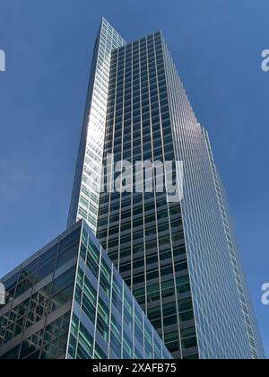 Goldman Sachs Global Headquarters, vue en angle bas, 200 West Street, New York City, New York, ÉTATS-UNIS Banque D'Images