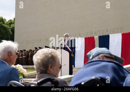 Caen, France. 06 juin 2024. Marjolaine Cheylan/le Pictorium - cérémonie commémorative du 6 juin 1944 - 06/06/2024 - France/Normandie/Caen - la 3ème division britannique, le maire, le préfet du Calvados, les familles des résistants et des témoins de la seconde Guerre mondiale se sont rassemblées sur l’esplanade Eisenhower du Mémorial de Caen pour commémorer le jour J. Crédit : LE PICTORIUM/Alamy Live News Banque D'Images