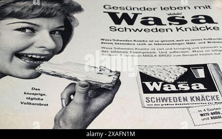 Viersen, Allemagne - 9 mai. 2024 : ancien magazine allemand rétro noir et blanc suédois pain croustillant Wasa publicité de 1964 Banque D'Images