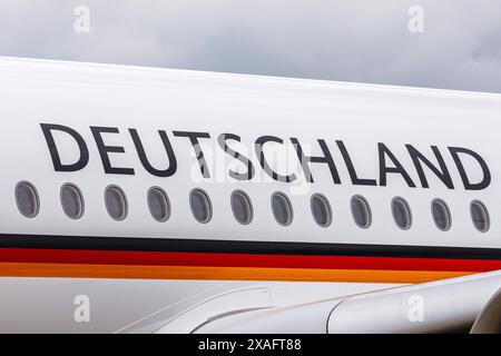 ILA 2024 DEU/Deutschland/Brandenburg/Selchow, 05.06.2024, Eroeffnung ILA 2024, internationale Luft- und Raumfahrtausstellung ILA Berlin. DEUTSCHLAND steht in grossen Lettern auf dem Rumpf eines Airbus A350 der Flugbereitschaft der Bundeswehr / der Bundesregierung. *** ILA 2024 DEU Allemagne Brandenburg Selchow, 05 06 2024, ouverture ILA 2024, exposition internationale de l'air et de l'espace ILA Berlin DEUTSCHLAND est écrit en gros caractères sur le fuselage d'un Airbus A350 de la Bundeswehr Air Wing AF ILA2024 73894.jpeg du gouvernement fédéral Banque D'Images