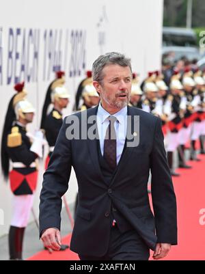 Saint Laurent sur mer, France. 06 juin 2024. Le roi de Danemark Frederik X assiste à la cérémonie commémorative internationale à Omaha Beach marquant le 80e anniversaire du débarquement allié du jour J de la seconde Guerre mondiale en Normandie, à Saint-Laurent-sur-mer, dans le nord-ouest de la France, le 6 juin 2024. Photo de Jacques Witt/Pool/ABACAPRESS. COM Credit : Abaca Press/Alamy Live News Banque D'Images