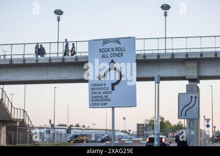 Rock am Ring 2024, 6.6.2024 Rock n Roll in alle Richtungen - Letzte Arbeiten am Vortag, erste fans sind schon seit Tagen vor Ort, Fast alles ist fertig für Rock am Ring 2024 am Nürburgring Nürburg Nürburgring Rheinland-Pfalz Deutschland *** Rock am Ring 2024, 6 6 2024 Rock n Roll dans toutes les directions dernier travail la veille, les premiers fans sont sur place depuis des jours, presque tout est prêt pour Rock am Ring 2024 au Nürburgring Nürburg Nürburgring Rhénanie-Palatinat Allemagne Copyright : xBEAUTIFULxSPORTS/Derixx Banque D'Images