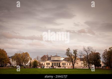 Photo de l'akademische kunstmuseum bonn dans la hofgarten de Bonn, Allemagne. Akademisches Kunstmuseum est un musée d'art situé à Bonn, en Allemagne. C'est un o Banque D'Images