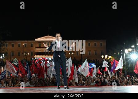 Stefanos Kasselakis, leader du parti SYRIZA, tient la campagne principale pour les élections européennes à Athènes Stefanos Kasselakis, leader du parti SYRIZA, parle aux partisans du parti lors de la campagne principale avant les élections européennes à Athènes. Athènes Grèce Copyright : xNicolasxKoutsokostasxNicolasxKoutsokostasx DSC 202406060718 Banque D'Images