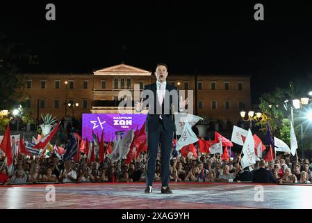 Stefanos Kasselakis, leader du parti SYRIZA, tient la campagne principale pour les élections européennes à Athènes Stefanos Kasselakis, leader du parti SYRIZA, parle aux partisans du parti lors de la campagne principale avant les élections européennes à Athènes. Athènes Grèce Copyright : xNicolasxKoutsokostasxNicolasxKoutsokostasx DSC 202406060657 Banque D'Images