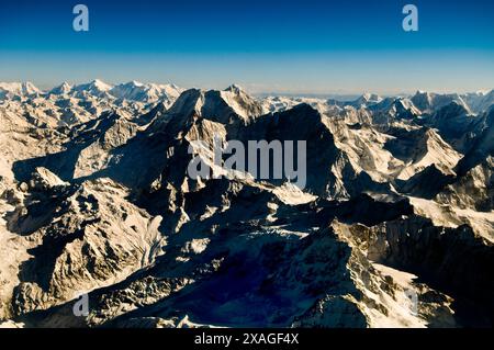 Les belles montagnes de l'Himalaya vu de l'air. Banque D'Images