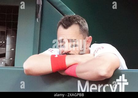 Louis, États-Unis. 06 juin 2024. Louis Cardinals désigné frappeur Matt Carpenter regarde ses coéquipiers battre en quatrième manche contre les Rockies du Colorado au Busch Stadium à Louis le jeudi 6 juin 2024. Photo de Bill Greenblatt/UPI crédit : UPI/Alamy Live News Banque D'Images