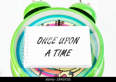 Il était une fois un texte sur une carte de visite sur le cadran de la montre Banque D'Images