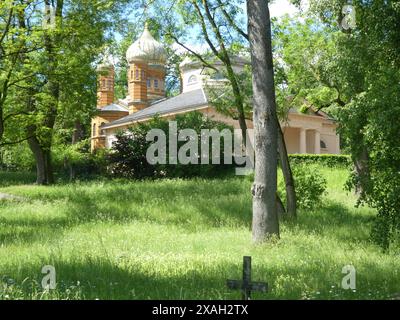 Fürstengruft mit der Russisch-orthodoxen Kapelle Die von 1823 bis 1828 erbaute Fürstengruft auf dem Historischen Friedhof. Grablege des Hauses Sachsen-Weimar und Eisenach. Seit 1832 auch mit den Särgen von Goethe und Schiller *** crypte des Princes avec la chapelle orthodoxe russe la crypte des Princes dans le cimetière historique, construit entre 1823 et 1828, lieu de sépulture de la Maison de Saxe Weimar et Eisenach depuis 1832 également avec les cercueils de Goethe et Schiller Copyright : xStopperx/xEibner-Pressefotox EP asr Banque D'Images