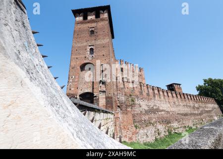 Castelvecchio gothique, aujourd'hui Musée Castelvecchio, construit en XIV siècle par Cangrande II della Scala de la dynastie Scaliger seigneurs de Vérone, en ce historique Banque D'Images