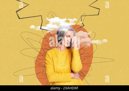 Composite tendance illustration d'esquisse d'image collage de photo de ciel de nuage vieilli femme triste maux de tête fatigué migraine penser Mind mess line doodle Banque D'Images