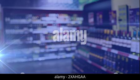 Image de lumières sur un magasin d'alcool flou en bleu Banque D'Images