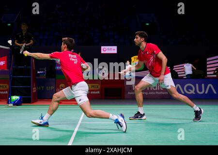 Christo Popov (G) et Toma Junior Popov de France en action lors du double match masculin le troisième jour de l’Open Kapal API Indonesia entre Christo Banque D'Images