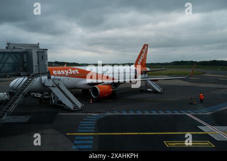 Compagnie aérienne low cost Easyjet à l'aéroport Nantes-Atlantique de Bouguenais, pays de la Loire, France le 12 mai 2024. Avion de la compagnie aérienne low cost Banque D'Images