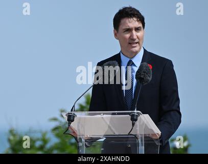 France. 06 juin 2024. Cérémonie commémorative pour marquer le 80e anniversaire du jour J, au cimetière américain de Colleville-sur-mer, France. Le premier ministre canadien Justin Trudeau lors de la cérémonie commémorative canadienne marquant le 80e anniversaire du débarquement allié du jour J de la seconde Guerre mondiale en Normandie, à Juno Beach à Courseulles-sur-mer 06.06.2024 France (photo par Aleksy Witwicki/Sipa USA) crédit : Sipa USA/Alamy Live News Banque D'Images