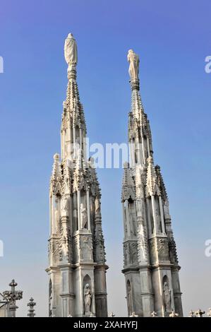 Figure de l'église, vue du toit de la cathédrale de Milan, cathédrale de Milan, Duomo, début de la construction 1386, achèvement 1858, Milan, Milan, Lombardie Banque D'Images