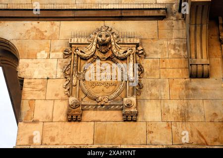 Plaque décorative avec tête de lion sur une maison Art Nouveau (1903-1904), Heidelberg, Bade-Wuerttemberg, Allemagne Banque D'Images