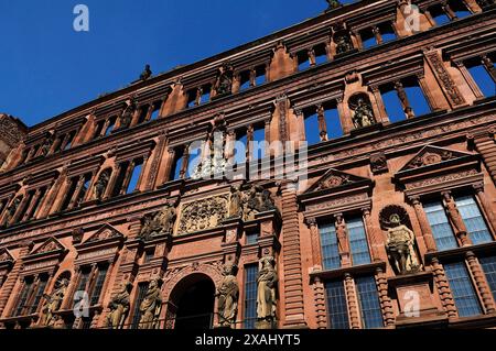 Ruines du château de Heidelberg, détruites en 1693, façade d'entrée richement décorée du bâtiment Ottheinrich, construit en 1556-1559 à la Renaissance néerlandaise Banque D'Images