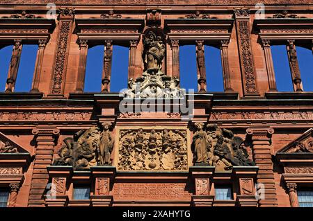 Ruines du château de Heidelberg, détruites en 1693, façade d'entrée richement décorée du bâtiment Ottheinrich, construit en 1556-1559 à la Renaissance néerlandaise Banque D'Images