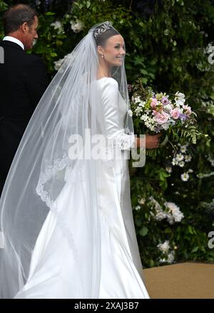 Chester, Royaume-Uni. 7 juin 2024. Olivia Henson arrive pour son mariage avec Hugh Grosvenor, le duc de Westminster à la cathédrale de Chester. Crédit : Doug Peters/EMPICS/Alamy Live News Banque D'Images