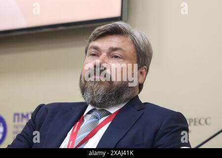 Saint-Pétersbourg, Russie. 06 juin 2024. Konstantin Malofeev, responsable de la Fondation Tsargrad, participe à une session sur philosophie et géopolitique d’un monde multipolaire dans le cadre du Forum économique international de Petersburg 2024 (SPIEF 2024). (Photo de Maksim Konstantinov/SOPA images/SIPA USA) crédit : SIPA USA/Alamy Live News Banque D'Images