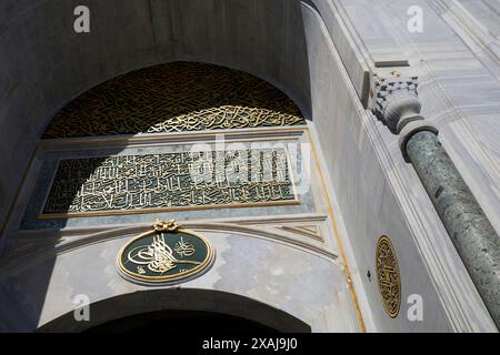 Porte d'entrée de la cour du palais de Topkapi. Photo de haute qualité Banque D'Images